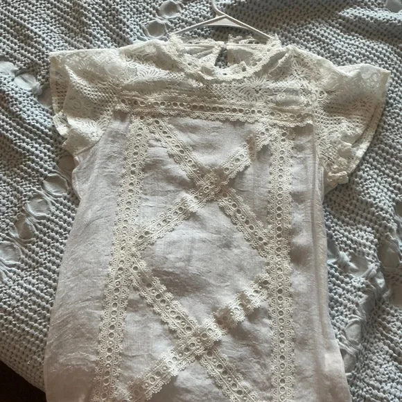 Ladies White short sleeve top. - Picture 3 of 5